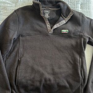 LL bean. Men’s slightly fitted pull over.